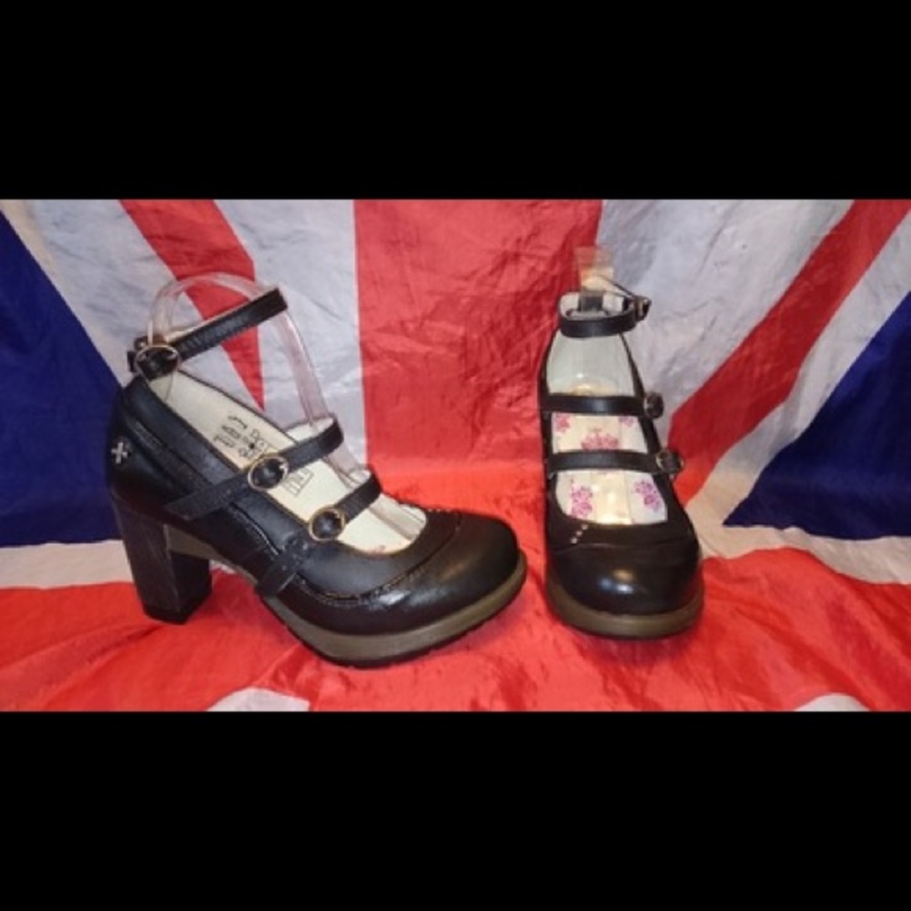 ISO Dr. Martens Nadia three strap heels 😻🙏